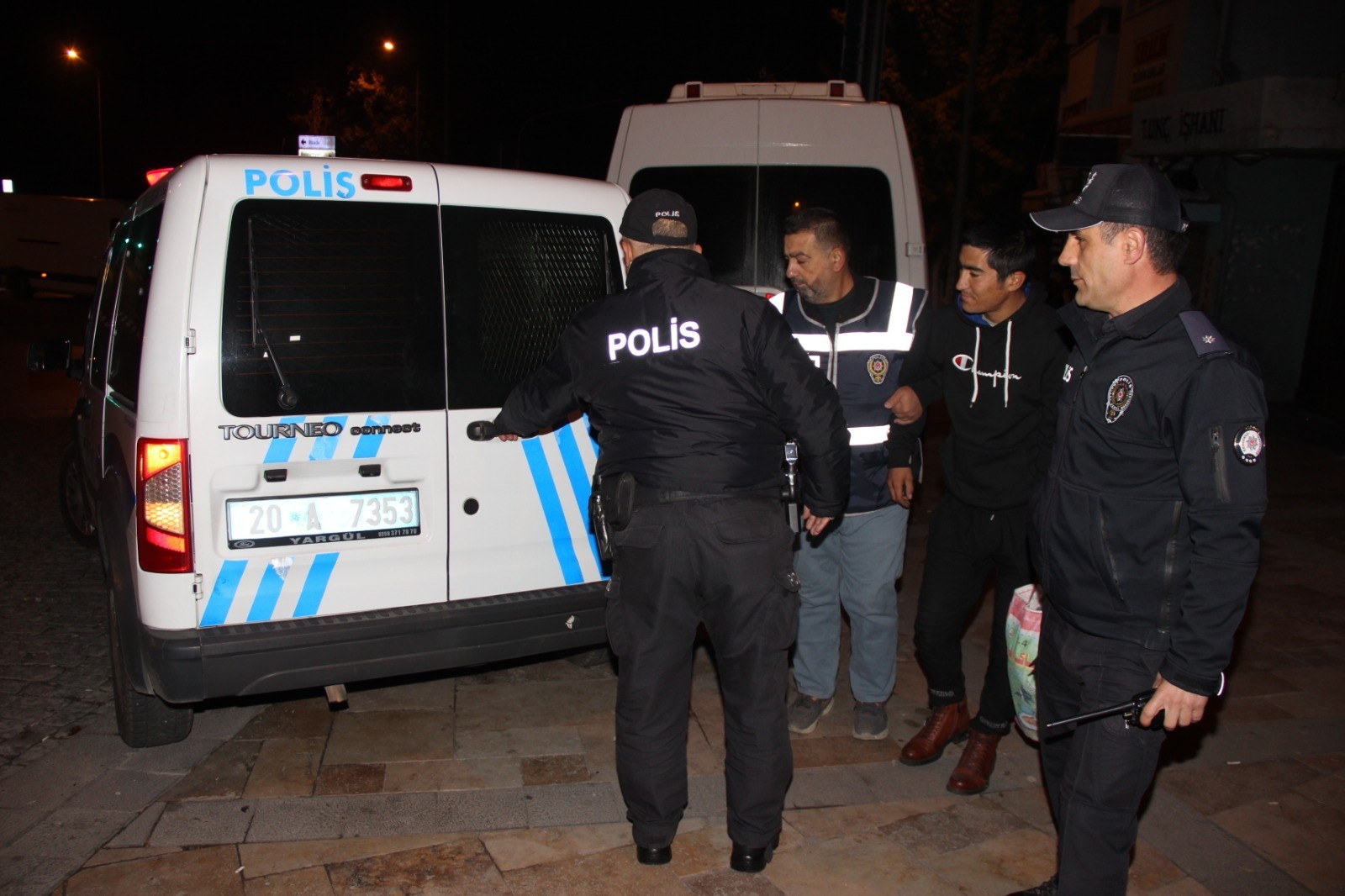 Denizli’de Kaçak Mülteci Operasyonu 65 Gözaltı