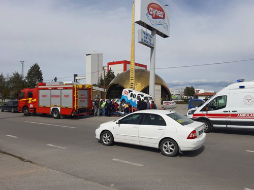 Tır İle Otomobil Çarpıştı 5 Kişi Yaralandı