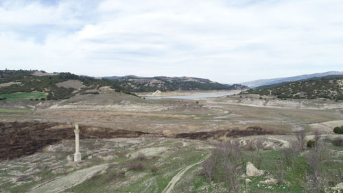 Baraj Suları Çekildi Ortaya Mezarlık Çıktı