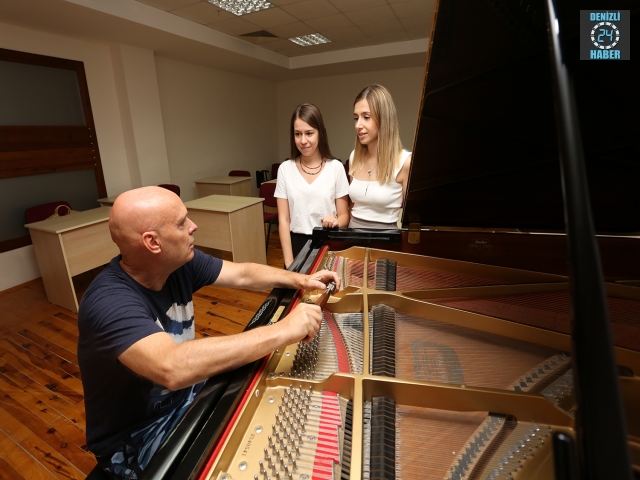 PAÜ Dünyaca Ünlü Piyano Uzmanını Ağırladı 