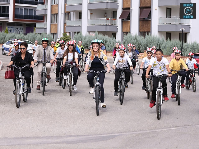 Başkan Şeniz Doğan öğrencilerle birlikte bisiklete bindi
