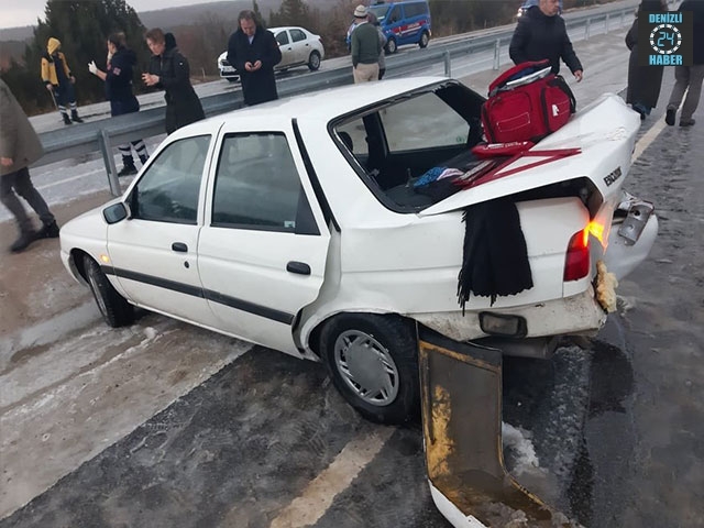 Kütahya’da otomobil bariyerlere çarptı 6 yaralı