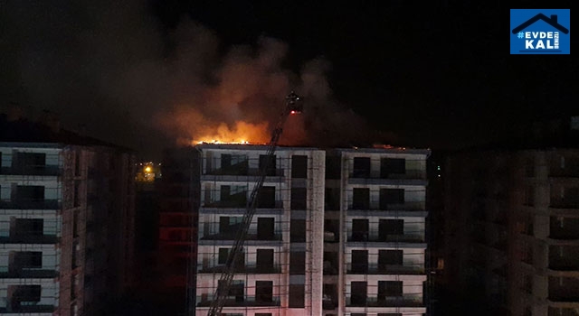 Afyonkarahisar Güvenevler Mahallesi’ndeki İnşaatın Çatısında Yangın