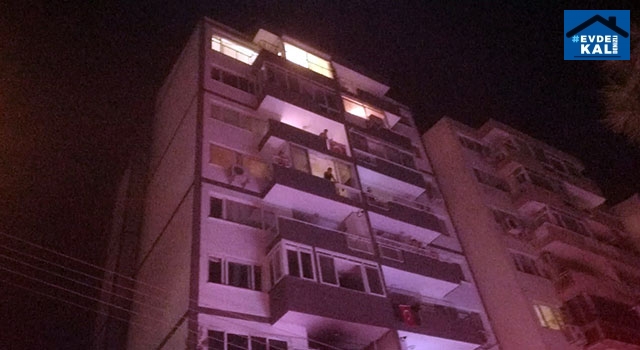 İzmir Karabağlar’da 8 katlı binada yangın paniği