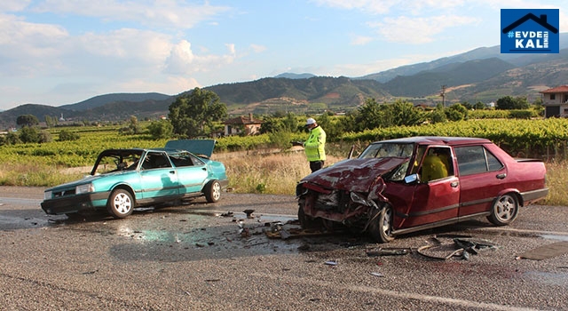 Manisa Alaşehir’de otomobil karşı şeride geçti Ahmet Haktan Oral öldü 4 yaralı