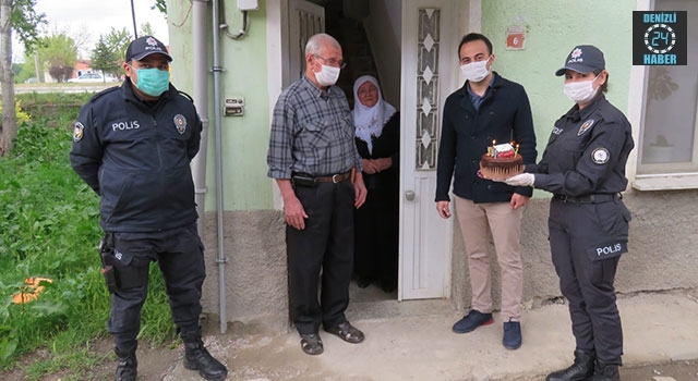 Simav’da 86 yaşındaki İsmail Karaağaç polisler tarafından doğum günü sürprizi