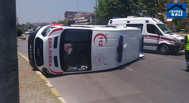 Aydın Efeler’de ambulans ile otomobil çarpıştı 6 yaralı