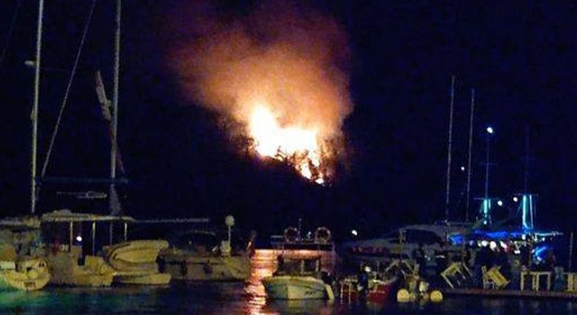 Milas’ta Tekneden Atılan Havai Fişek Ormanda Yangın Çıkarttı  