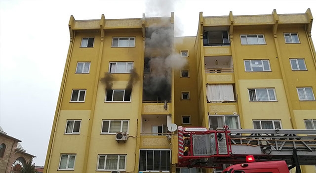 Turgutlu’da Apartmanda Çıkan Yangın Korkuttu