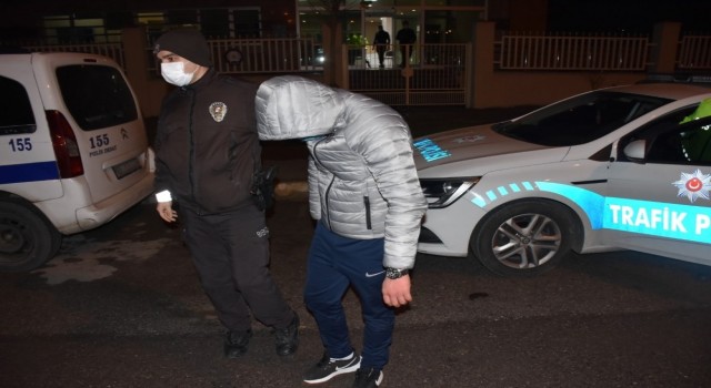 İzmir'de sürücü polisten kaçtı uyuşturucu testi pozitif