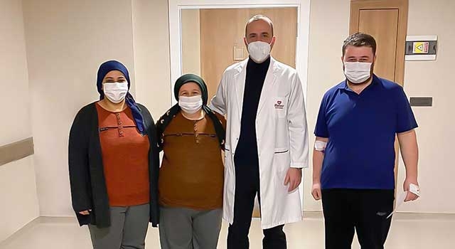 Toplam 300 kilo ağırlığındaki hastalar aynı gün obezite ameliyatı oldu