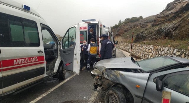 Uşak’taki trafik kazasında 3 kişi yaralandı
