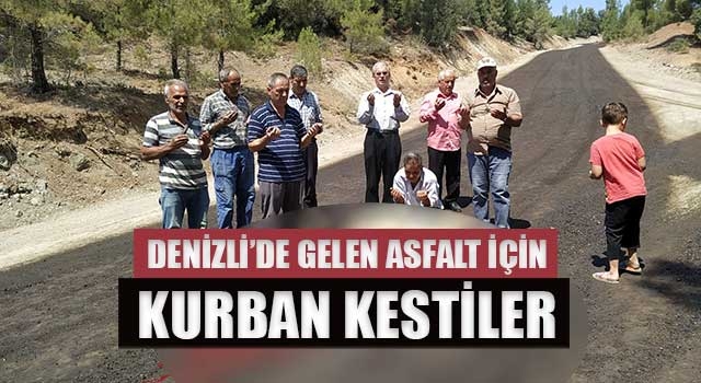 Denizli'de asfalt gelen mahallede, vatandaşlar kurban kesti