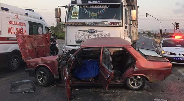 Alaşehir'de kamyon otomobil çarpıştı Ali Kaya öldü