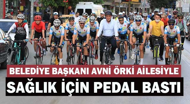 Belediye Başkanı Avni Örki ailesiyle sağlık için pedal bastı