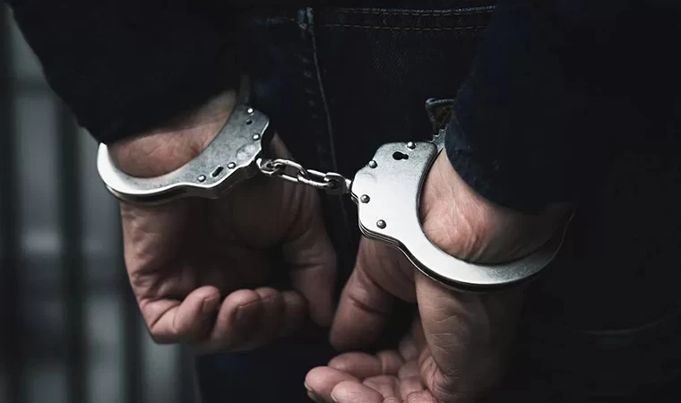 Denizli’de resmi belgede sahtecilik ve tefecilik yapan 5 kişi tutuklandı