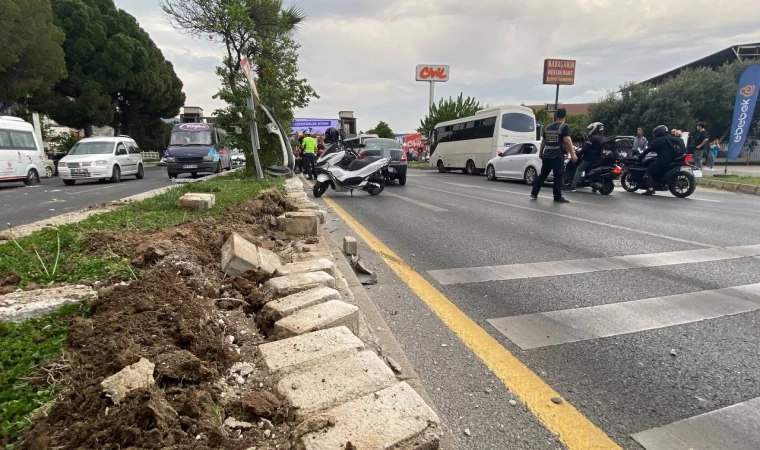 Efeler'de kaza yapan araçtan fırlayan sürücü hayatını kaybetti