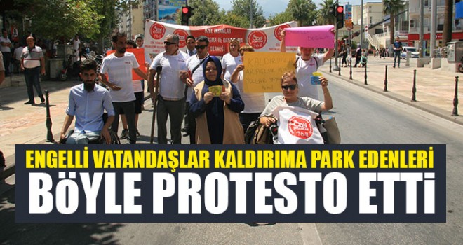 Engelli Vatandaşlar Kaldırıma Park Edenleri Böyle Protesto Etti