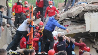 İzmir'deki enkazdan bir kişi daha kurtarıldı