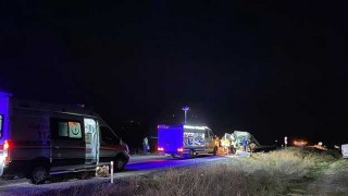 Afyonkarahisar’da yolcu otobüsü ile kamyonet çarpıştı: Ömer Didin öldü