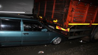 Kula'da alkollü sürücünün kullandığı otomobil kamyona çarptı