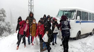 Aydın'da karda mahsur kalan öğrencilerin yardımına Büyükşehir ekipleri yetişti
