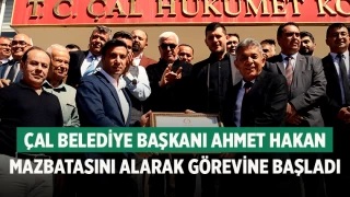 Çal Belediye Başkanı Ahmet Hakan mazbatasını alarak görevine başladı