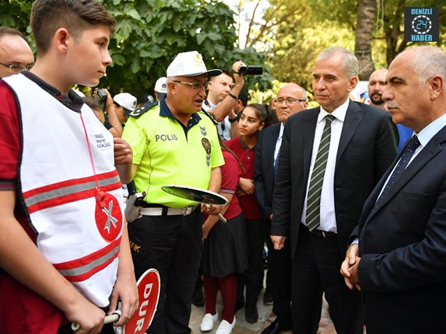 Denizli’de “Yaya Geçidi Nöbeti” Farkındalık Etkinliği Gerçekleştirildi