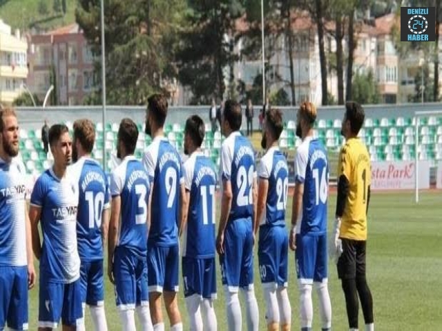 Merzifonsporlu futbolcular,  İstiklal Marşı okunurken arkasını döndü