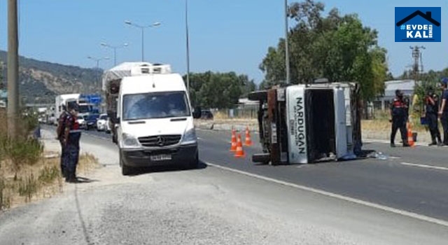 Muğla Milas’ta Çöp Kamyonu Devrildi