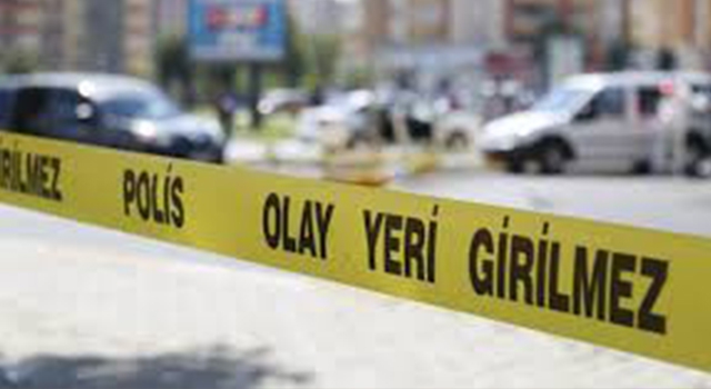 İzmir’de Yaşayan İrfan Temelli Önce Eşinin Boğazını Kesti Sonra İntihar Etti