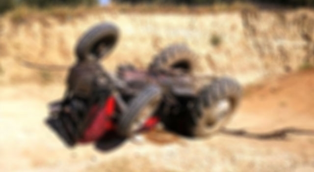 Ödemiş’te Yaşlı Adam Traktörün Altında Kaldı, Ağır Yaralandı