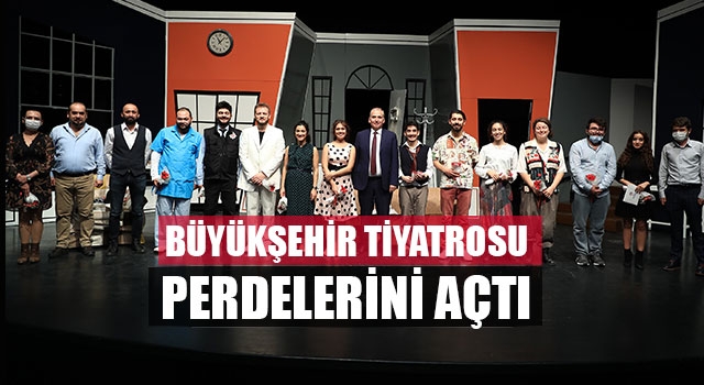 Büyükşehir Tiyatrosu Perdelerini Açtı