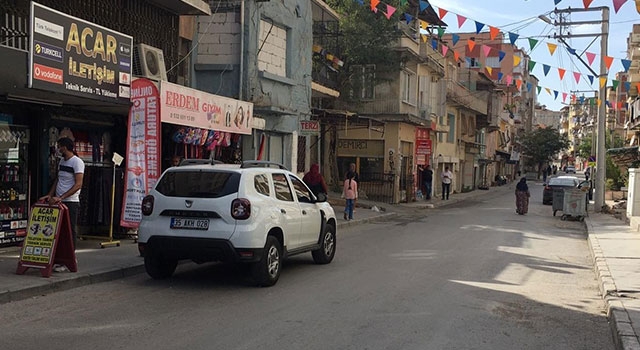 Konak’ta Kuzenlerin Silahlı Kavgası, Yoldan Geçen 2 Kişiyi Yaraladı