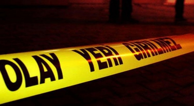 Kula’da Yağmurdan Kayan Otomobil Tarlaya Uçtu; 1’i Ağır 4 Yaralı