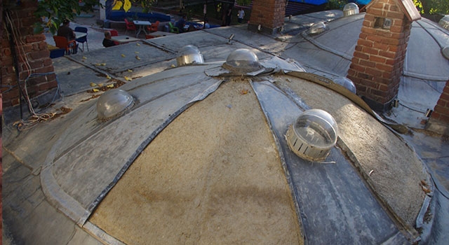 Kütahya’daki Küçük Hamam’ın çatısındaki kurşunlar çalındı