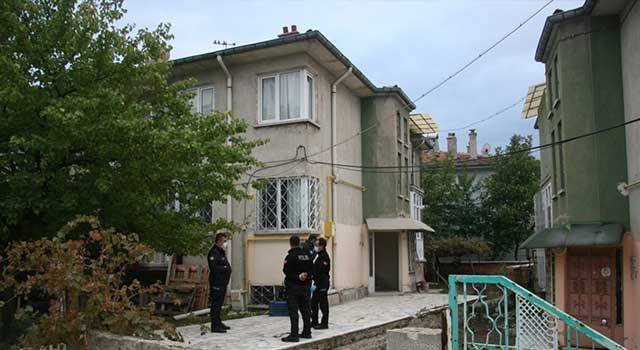    Yalnız yaşayan 80 yaşındaki İsmet Yiğit evinde ölü bulundu