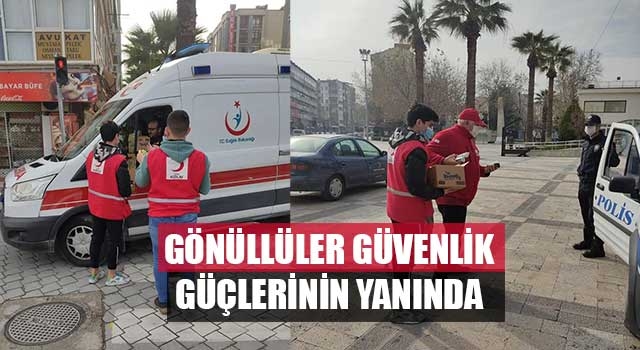 Gönüllüler güvenlik güçlerinin yanında