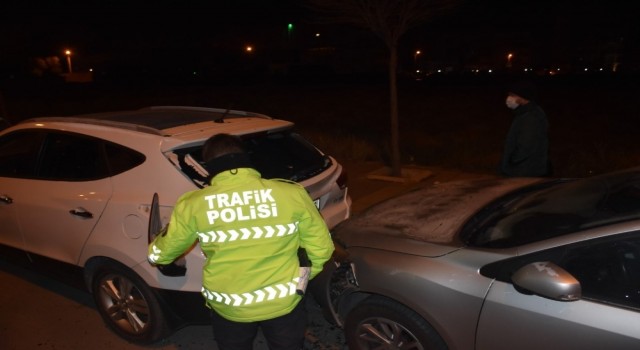 İzmir’de bir günde 2 zincirleme kaza: 14 araçta hasar oluştu