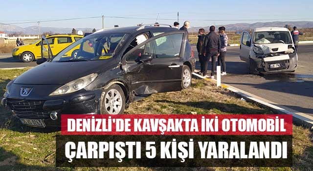 Denizli'de kavşakta iki otomobil çarpıştı 5 kişi yaralandı