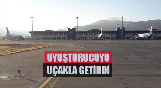 Uyuşturucuyu uçakla getirdi