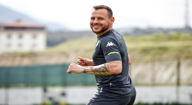 Yeşil siyahlı ekipte 3 futbolcu forma giyemeyecek