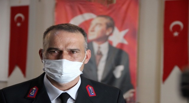 Seyit Onbaşı’nın torunu Jandarma Astsubay Kıdemli Üstçavuş Seyit Çabuk: “Dedem, derenin karşısına geçemeyen yüklü hayvanı sırtını alıp geçirirmiş”