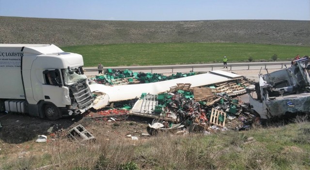 Kütahya’da iki tır çarpıştı Niyazi Gümüş ve Mustafa İsot öldü