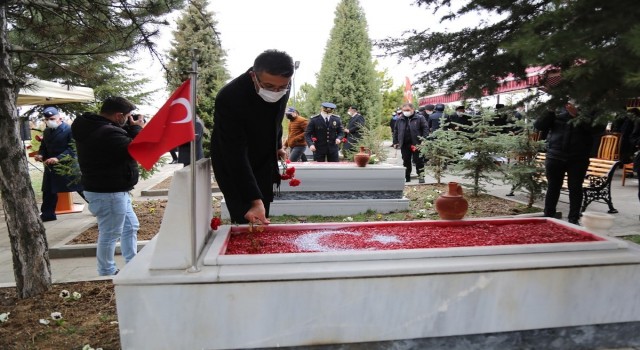 Kütahya Valisi Ali Çelik, Polis Şehitliğini ziyaret etti