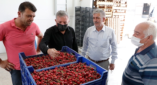 Başkan Kepenek Hal Esnafını Ziyaret Etti