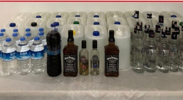 Denizli’de restorantta satıma hazır sahte içki ele geçirildi