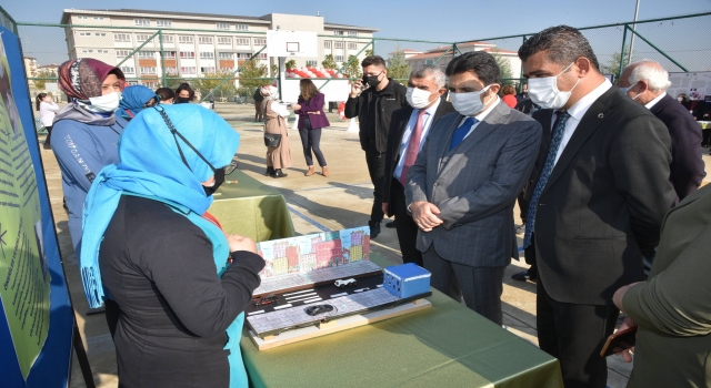 Bereketli İmam Hatip Ortaokulu 4006 Bilim Fuarı Sergisinin Açılışı Yapıldı