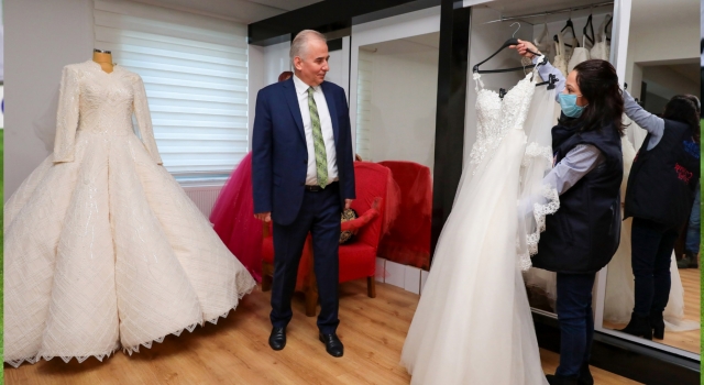 Genç çiftlerin mutluluklarına Sevgi Eli ortak oluyor