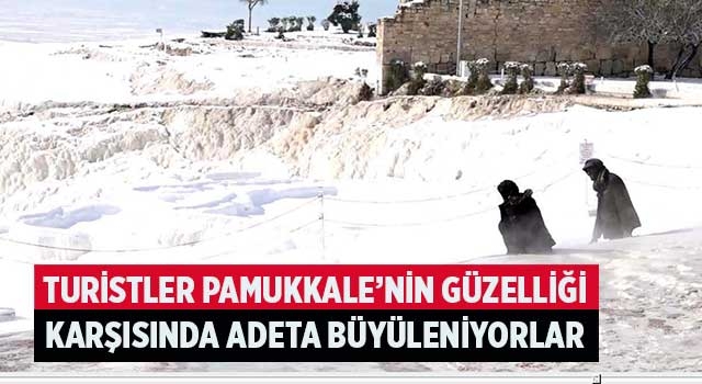 Turistler Pamukkale’nin güzelliği karşısında adeta büyüleniyorlar